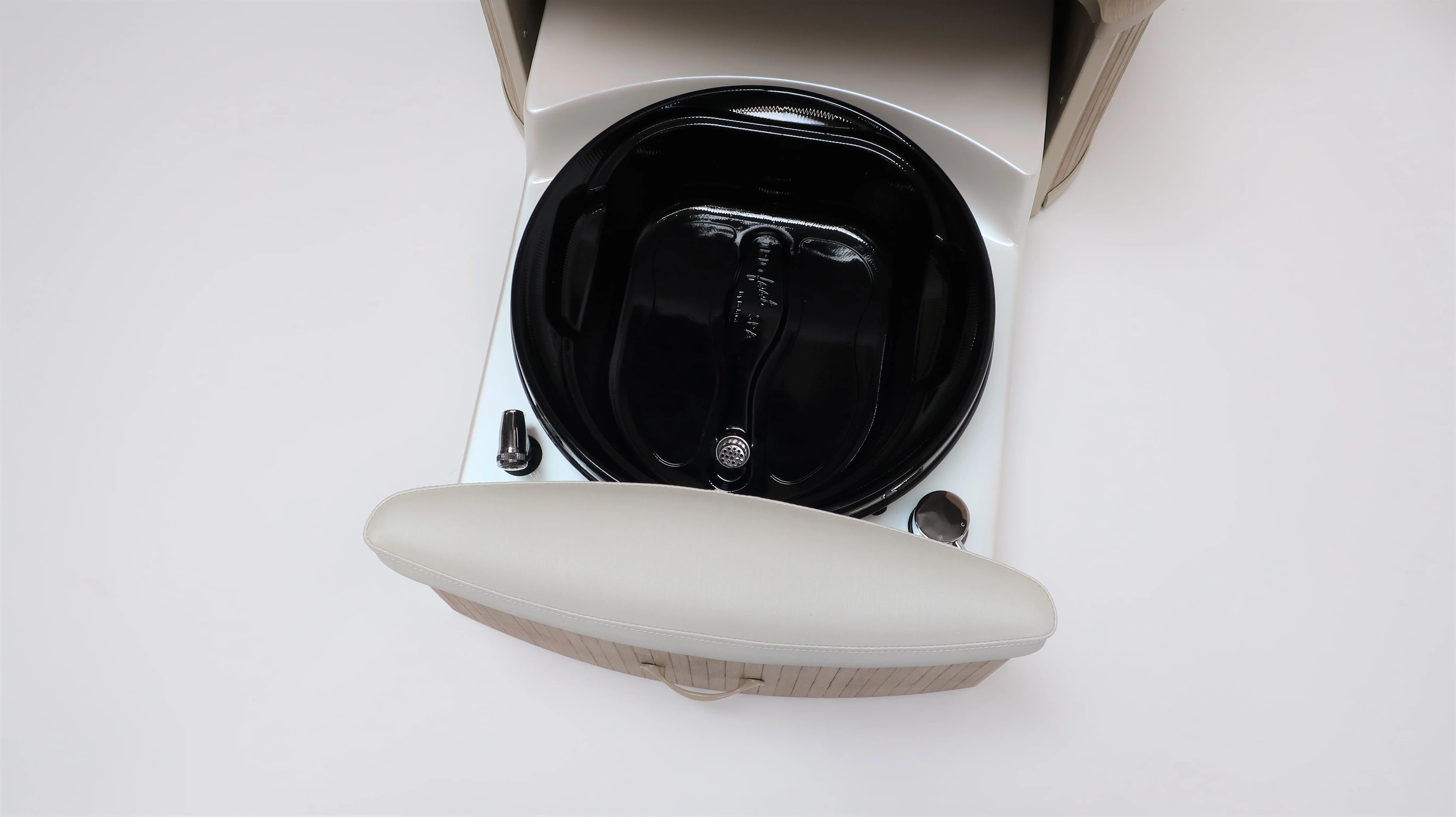 Belava Dorset Plumbed Pedicure Chair with Drain Pump - Image 2