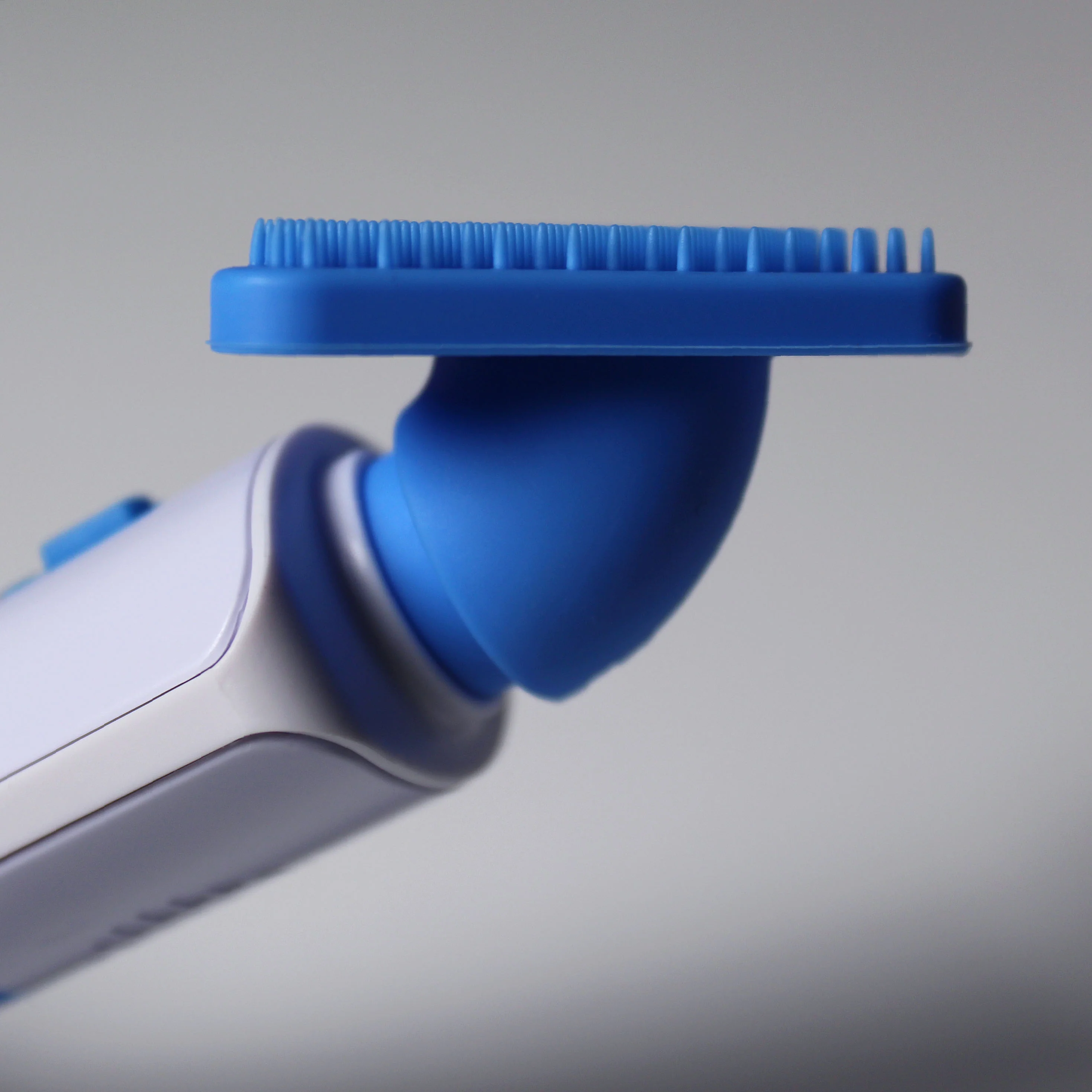 Bio-Therapeutic bt-sonic® Facial Cleansing Brush - Image 8