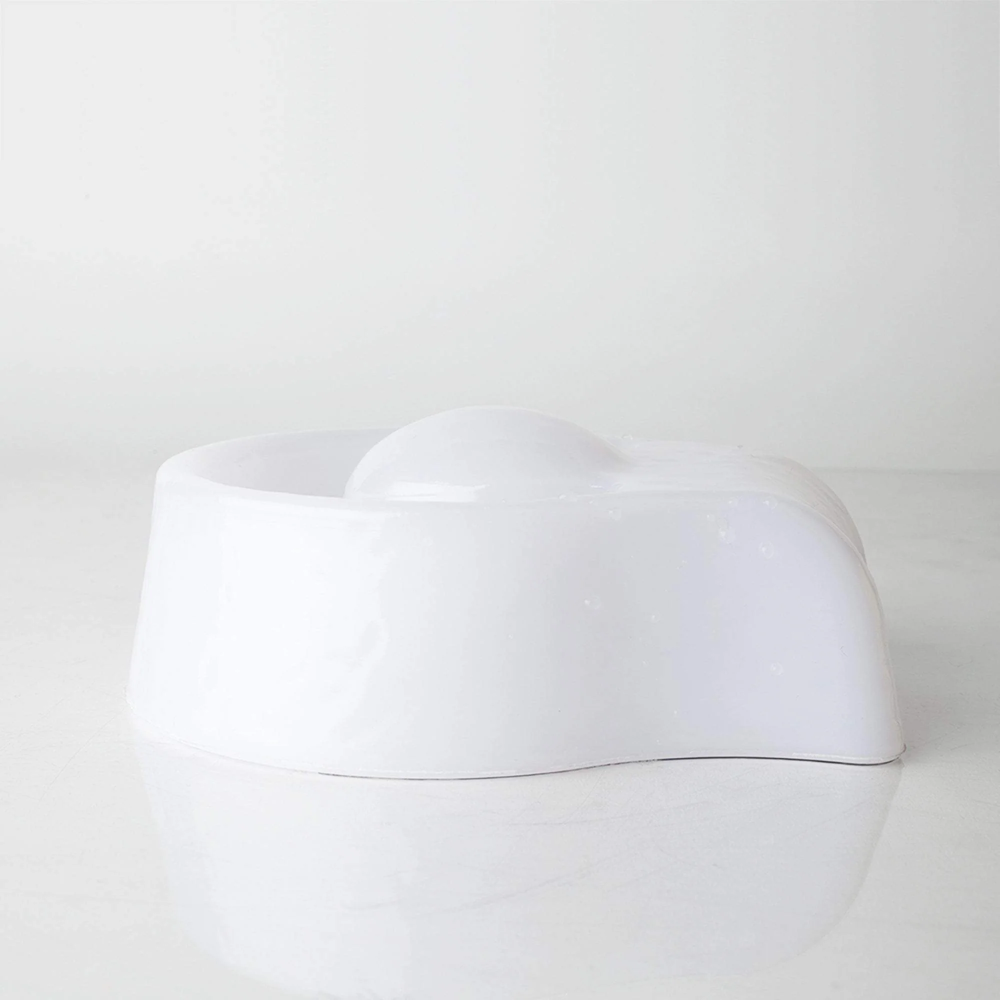 Noel Asmar Resin Manicure Dish / Round / Frost
