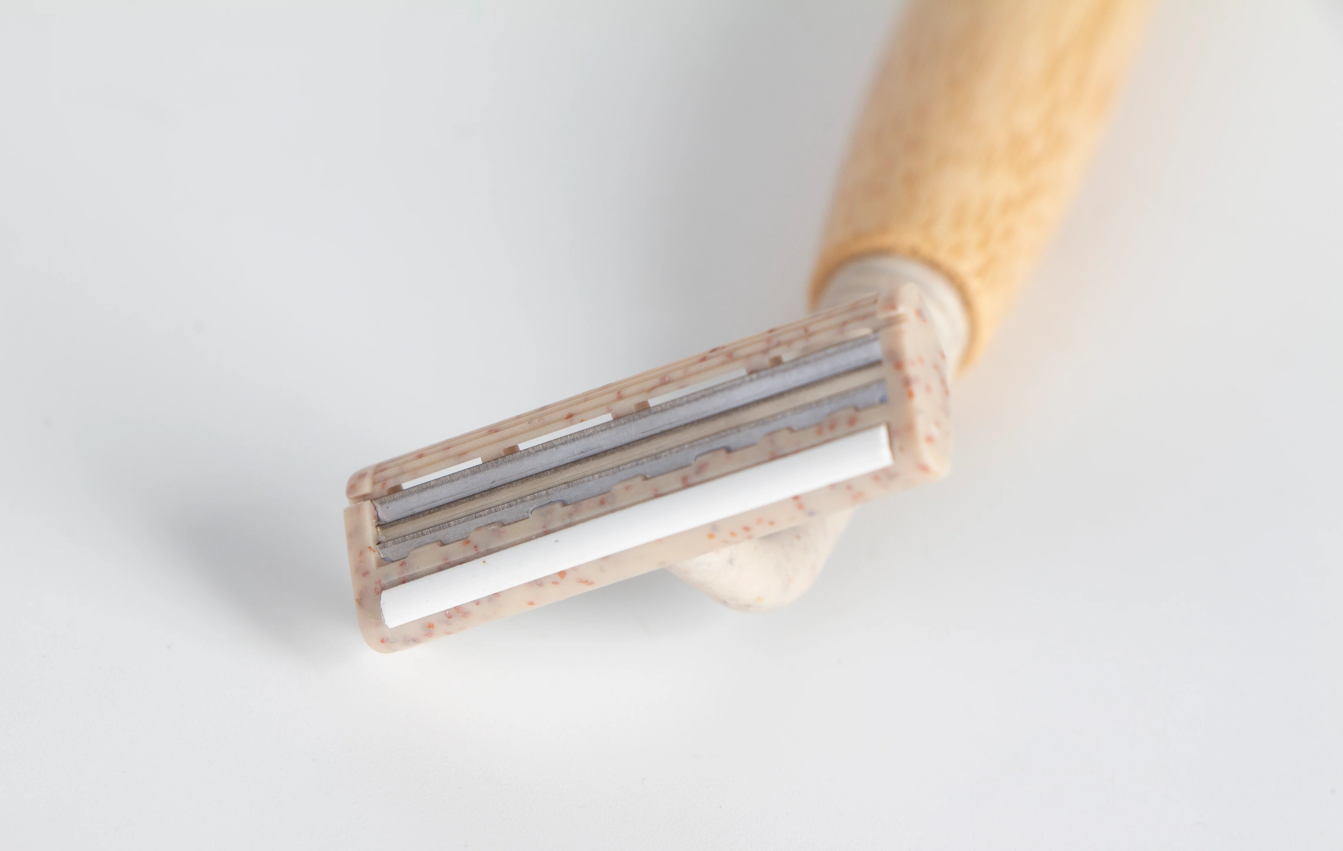 Sustayne Razor, Bamboo, Triple Blade - Image 6