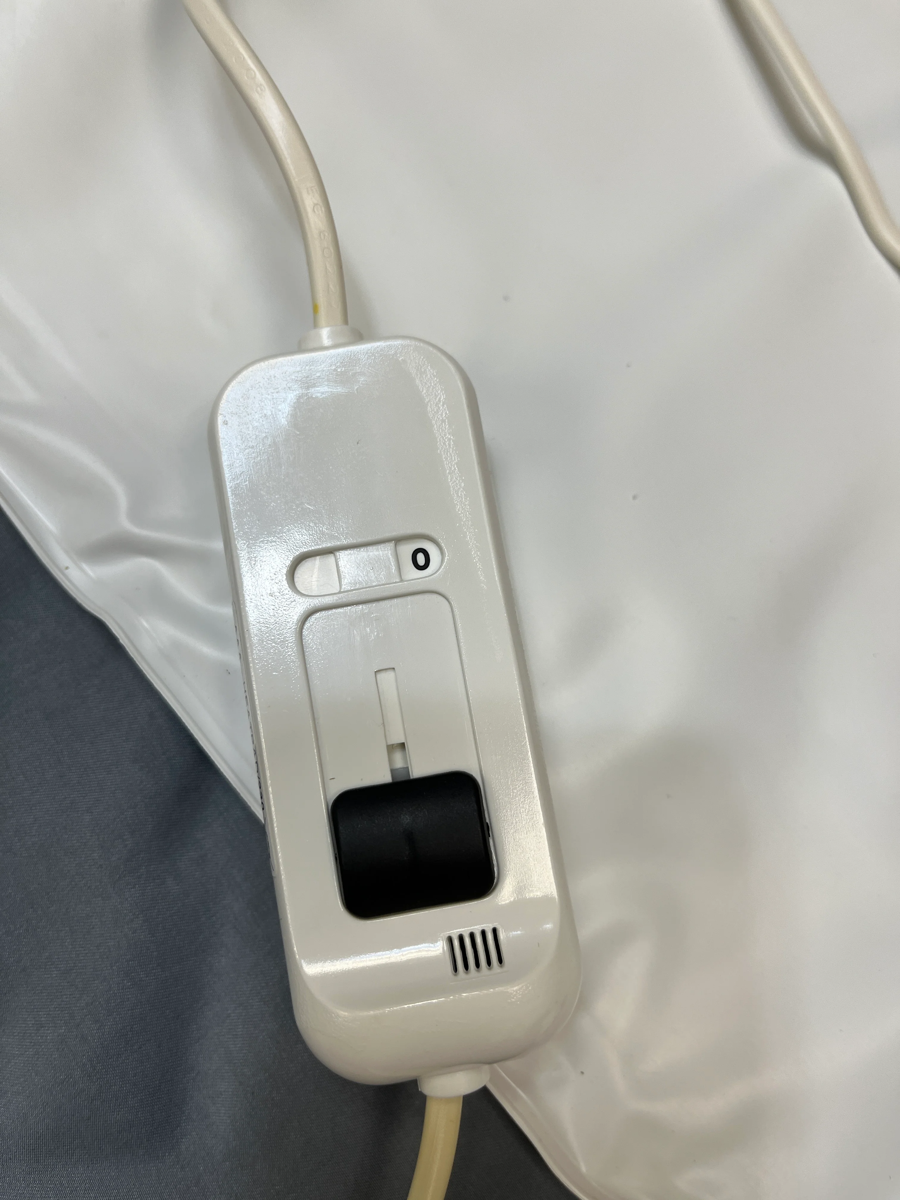 Vinyl 1 Zone Spa Table Heating Pad, 220v, 2-Pin Plug - Image 3